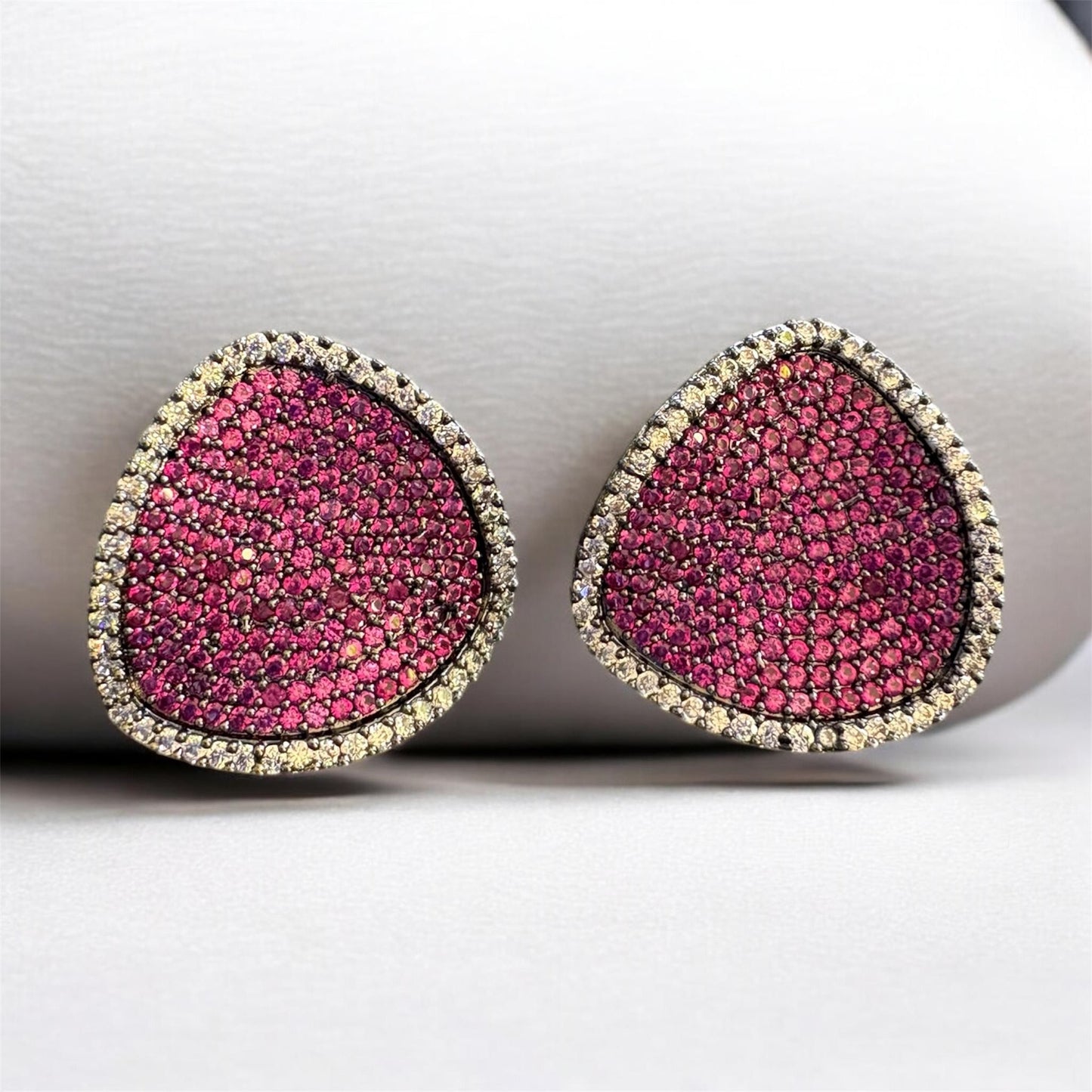 Radiance Curve Studs